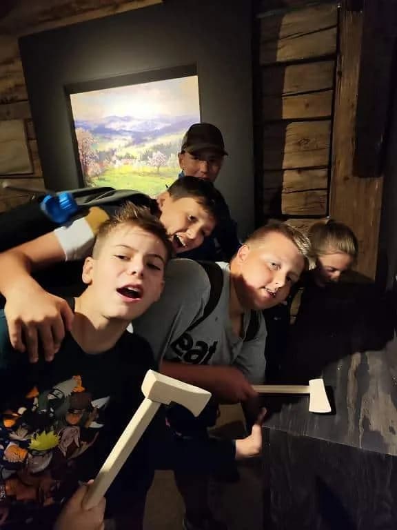 Fotografie z článku: Výlet VI. B do Rožnova p. R.