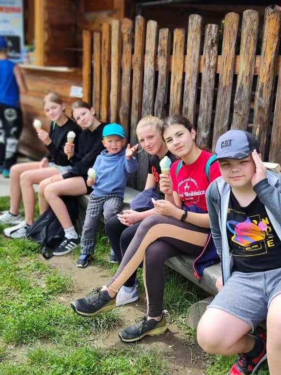 Fotografie z článku: Výlet VI. B do Rožnova p. R.