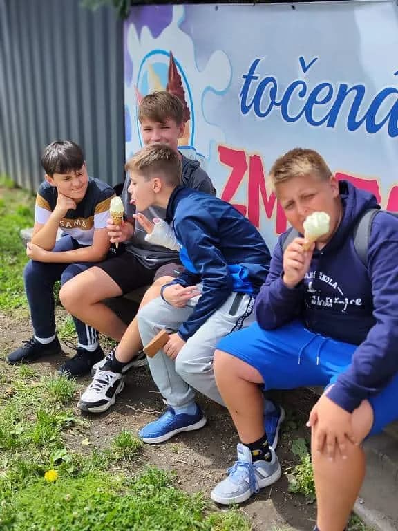Fotografie z článku: Výlet VI. B do Rožnova p. R.