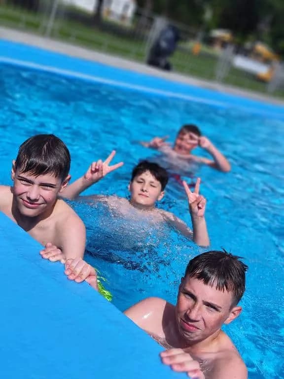 Fotografie z článku: Výlet VI. B do Rožnova p. R.