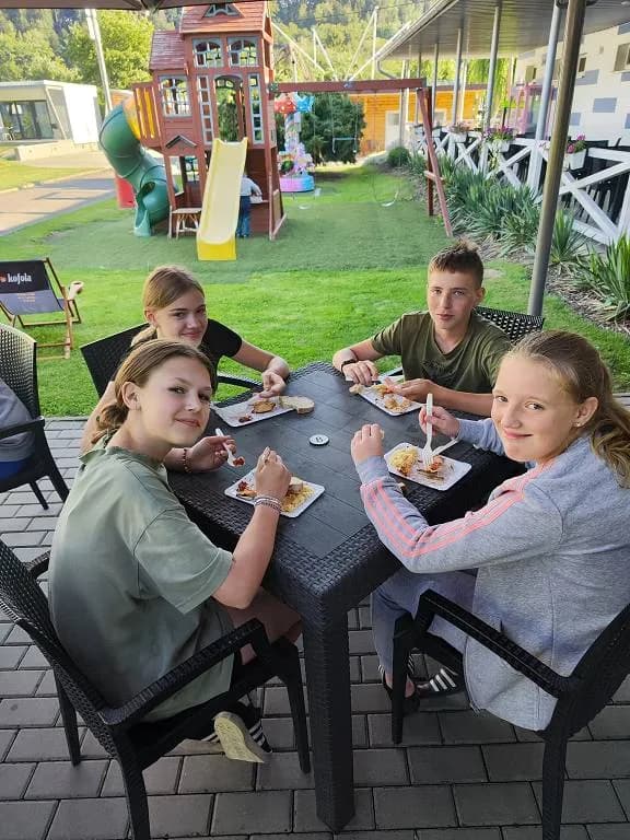 Fotografie z článku: Výlet VI. B do Rožnova p. R.