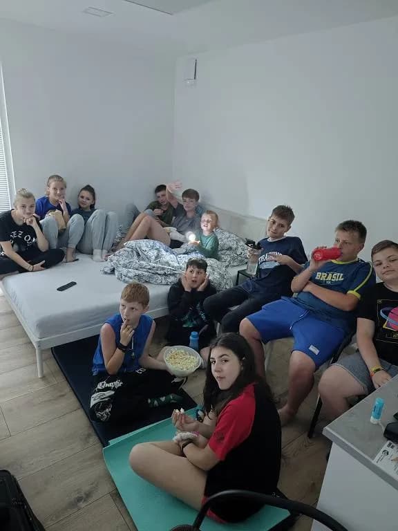 Fotografie z článku: Výlet VI. B do Rožnova p. R.