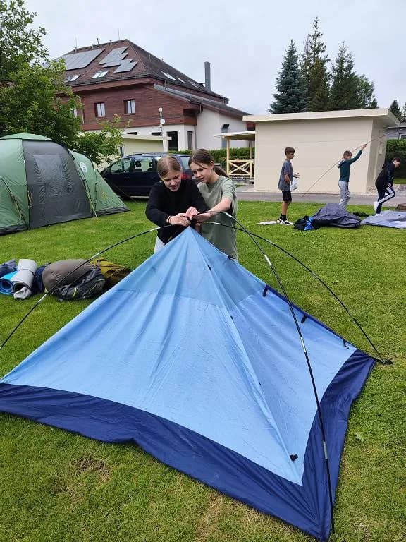 Fotografie z článku: Výlet VI. B do Rožnova p. R.