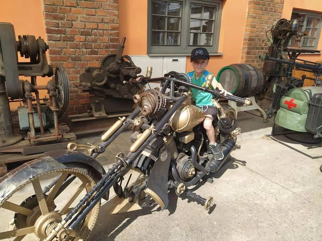 Fotografie z článku: Výlet 1. a 2. tříd do Kovozoo