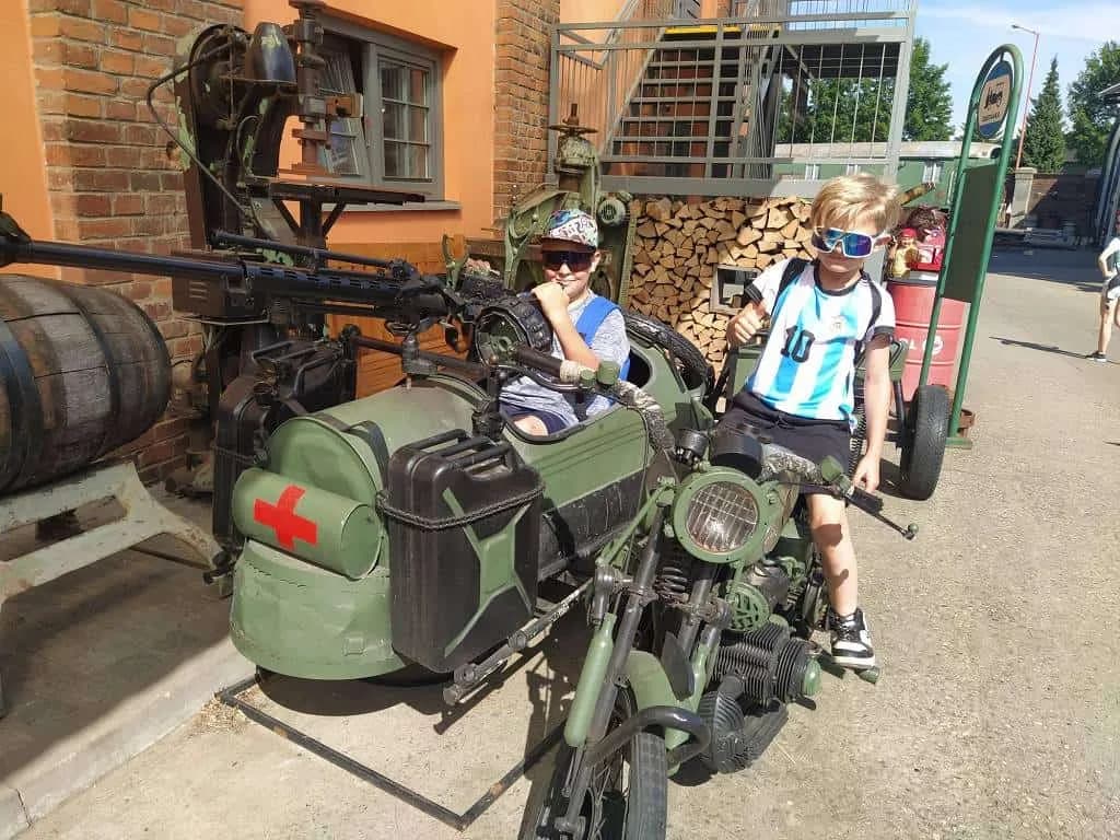 Fotografie z článku: Výlet 1. a 2. tříd do Kovozoo