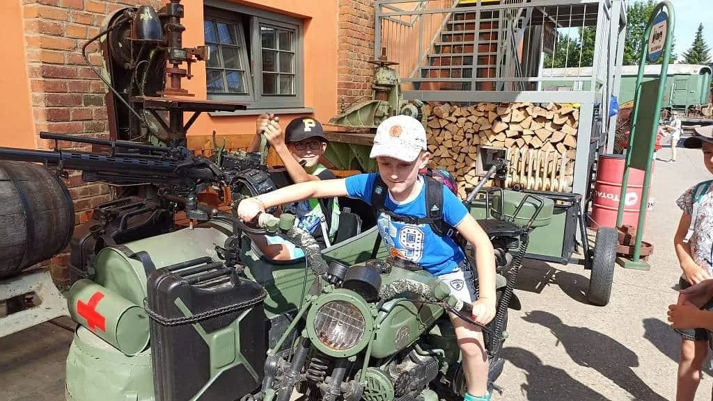 Fotografie z článku: Výlet 1. a 2. tříd do Kovozoo