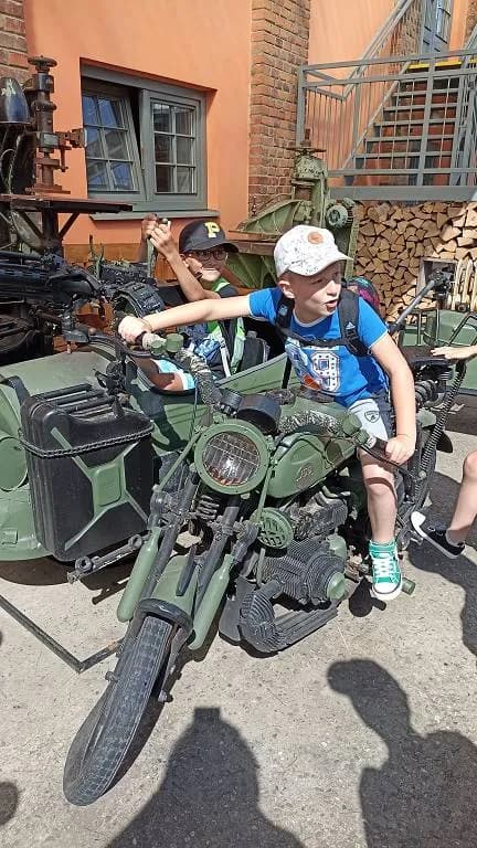 Fotografie z článku: Výlet 1. a 2. tříd do Kovozoo