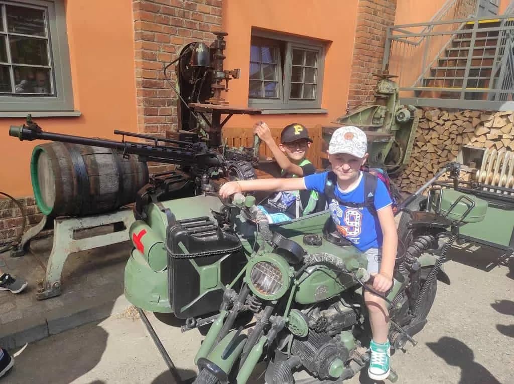 Fotografie z článku: Výlet 1. a 2. tříd do Kovozoo