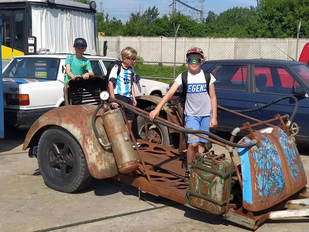 Fotografie z článku: Výlet 1. a 2. tříd do Kovozoo