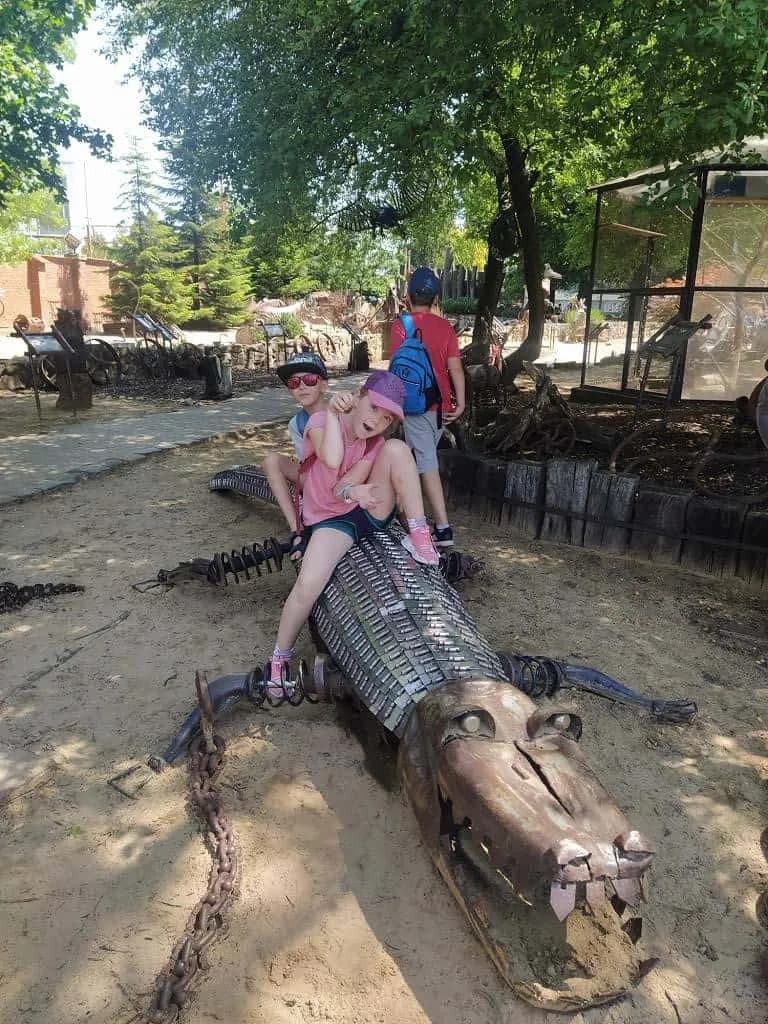 Fotografie z článku: Výlet 1. a 2. tříd do Kovozoo