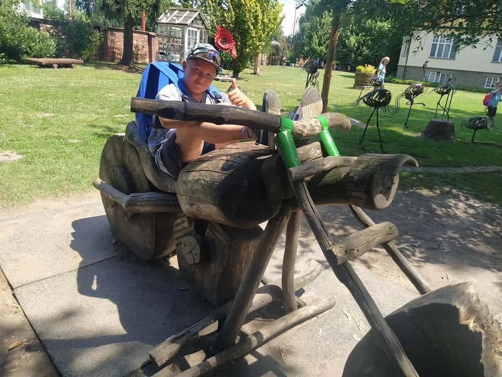 Fotografie z článku: Výlet 1. a 2. tříd do Kovozoo