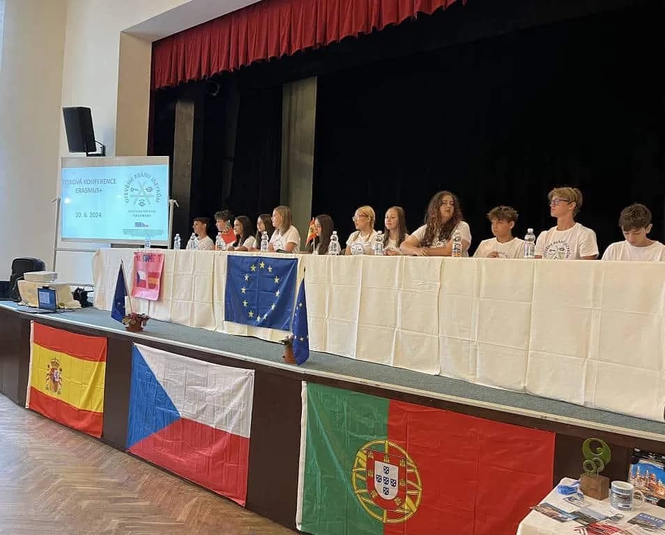 Fotografie z článku: Tisková konference k projektu Erasmus +
