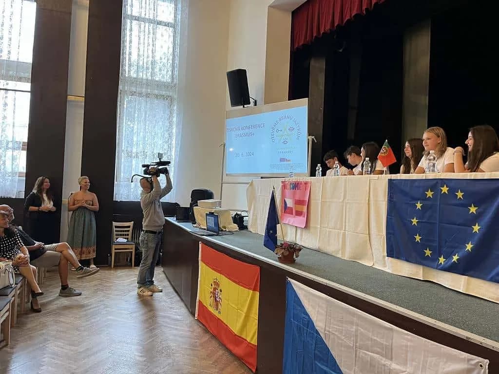 Fotografie z článku: Tisková konference k projektu Erasmus +