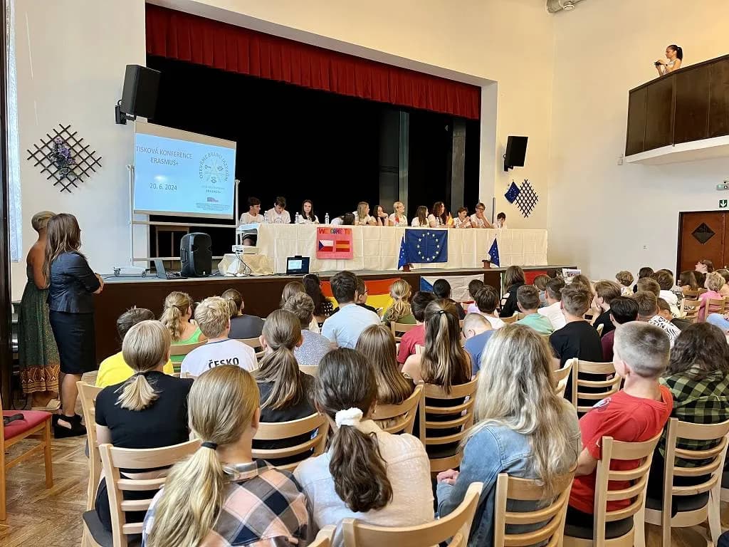 Fotografie z článku: Tisková konference k projektu Erasmus +
