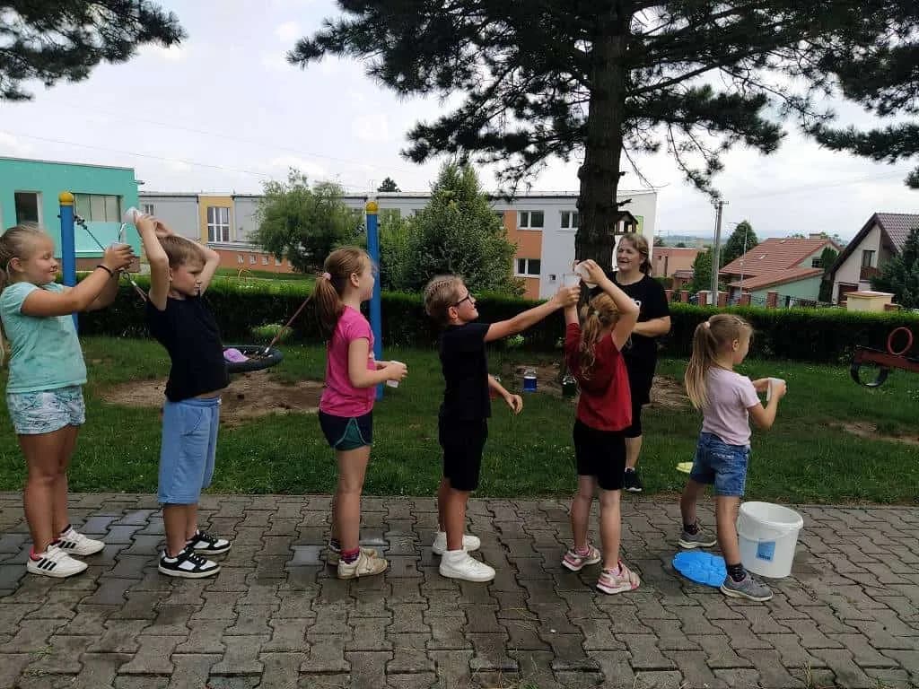 Fotografie z článku: Přívesnický tábor Malý věděc