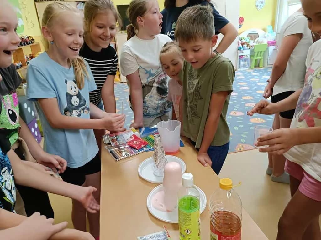 Fotografie z článku: Přívesnický tábor Malý věděc