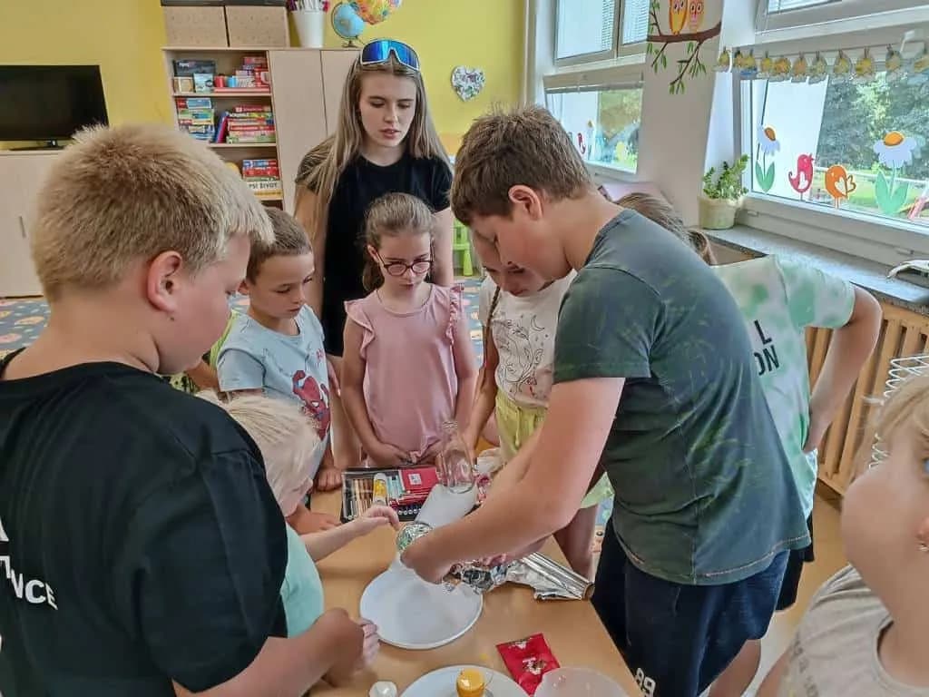 Fotografie z článku: Přívesnický tábor Malý věděc
