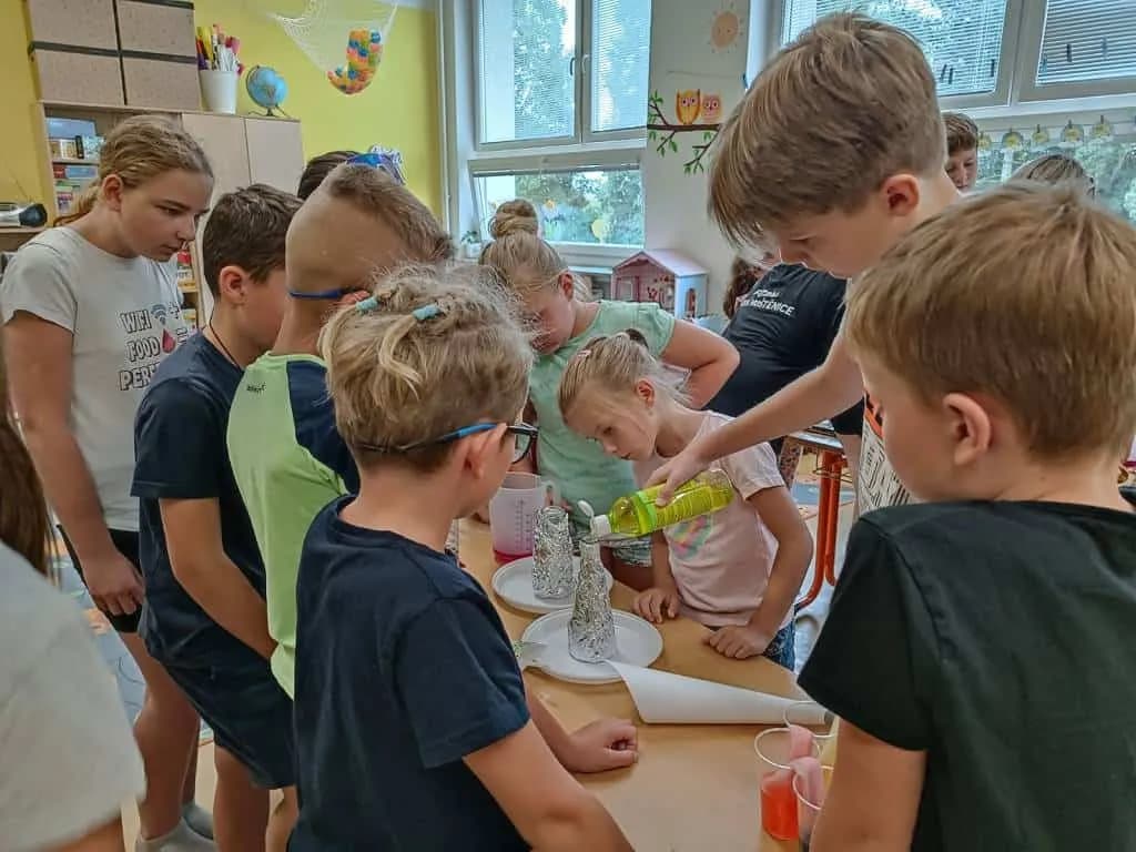 Fotografie z článku: Přívesnický tábor Malý věděc