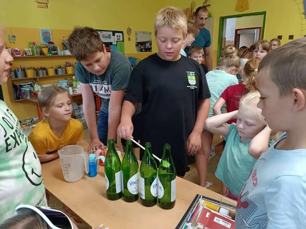 Fotografie z článku: Přívesnický tábor Malý věděc
