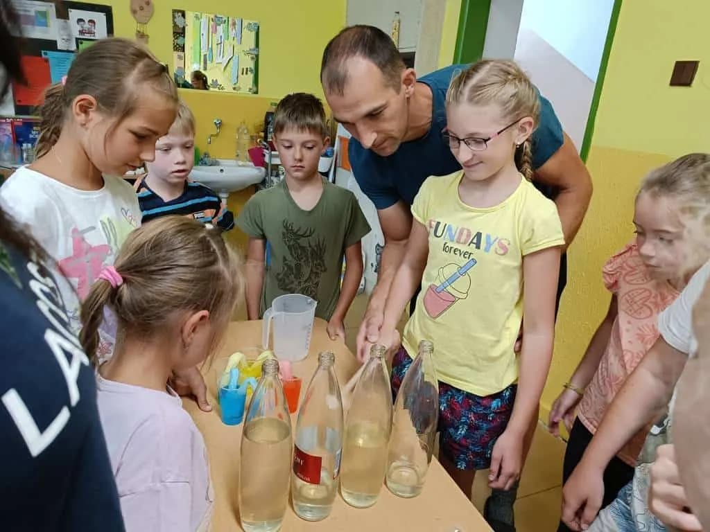 Fotografie z článku: Přívesnický tábor Malý věděc