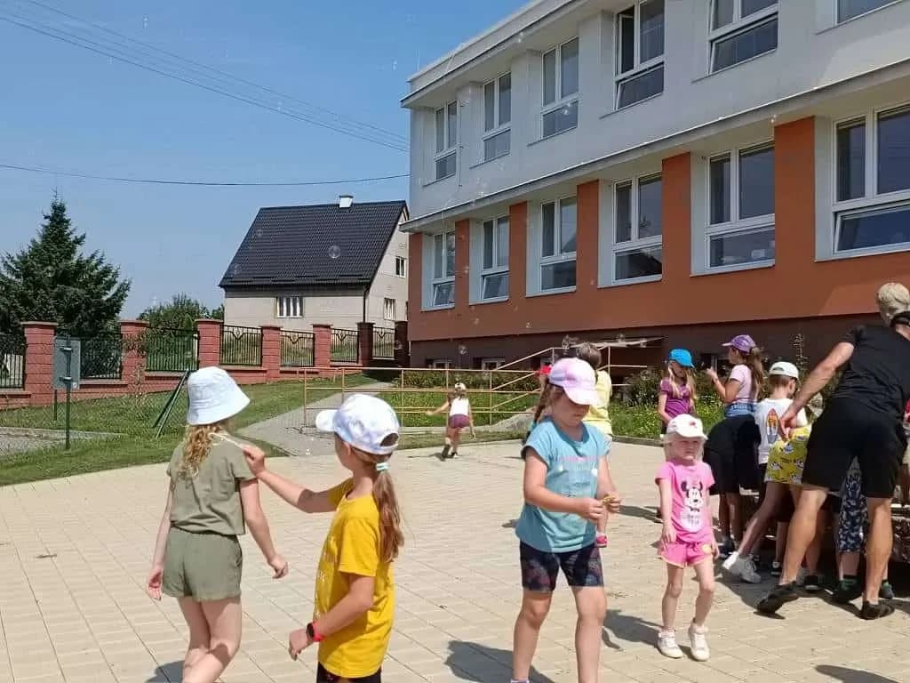 Fotografie z článku: Přívesnický tábor Malý věděc
