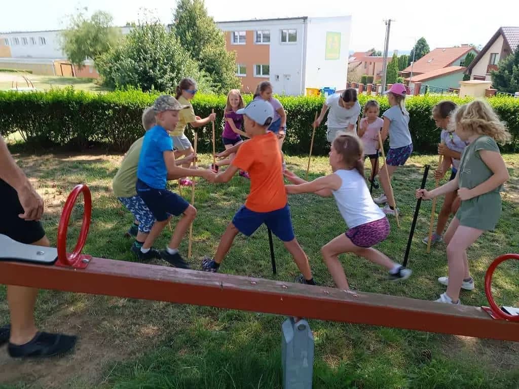 Fotografie z článku: Přívesnický tábor Malý věděc