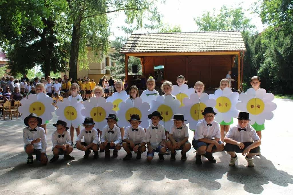 Fotografie z článku: Školní akademie. Rozloučení s deváťáky.