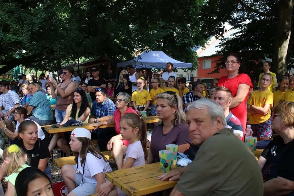 Fotografie z článku: Školní akademie. Rozloučení s deváťáky.