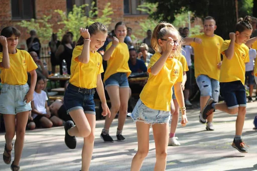 Fotografie z článku: Školní akademie. Rozloučení s deváťáky.