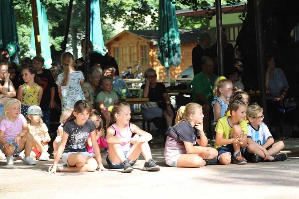 Fotografie z článku: Školní akademie. Rozloučení s deváťáky.