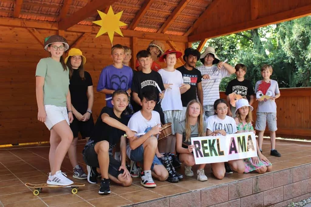 Fotografie z článku: Školní akademie. Rozloučení s deváťáky.