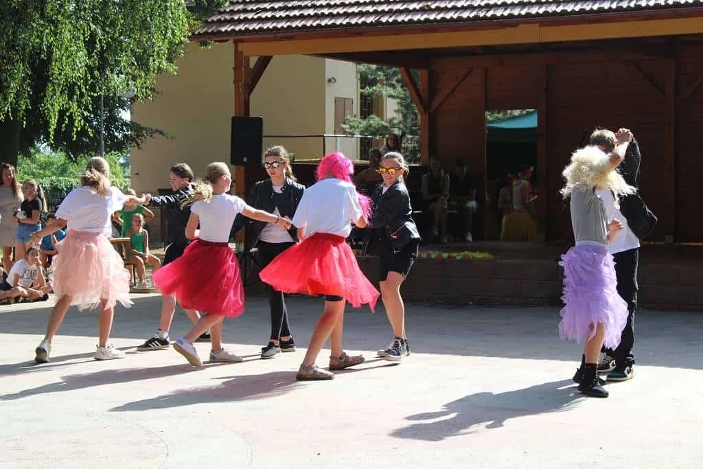 Fotografie z článku: Školní akademie. Rozloučení s deváťáky.