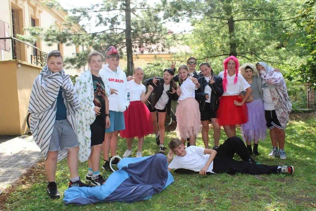 Fotografie z článku: Školní akademie. Rozloučení s deváťáky.