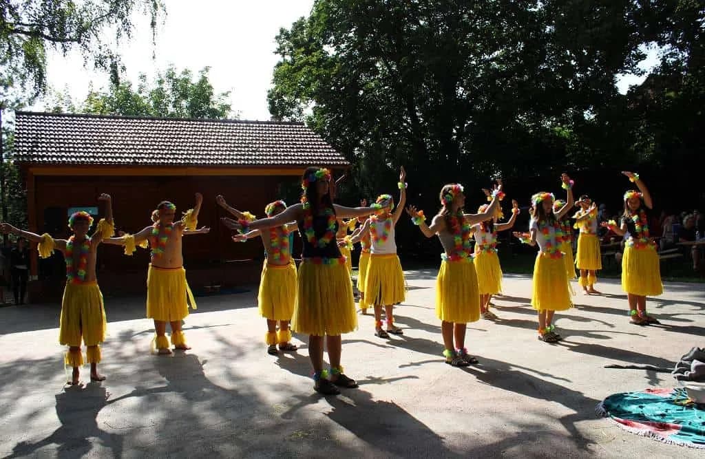 Fotografie z článku: Školní akademie. Rozloučení s deváťáky.