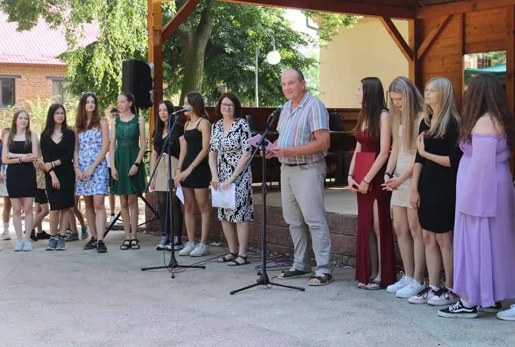 Školní akademie. Rozloučení s deváťáky.