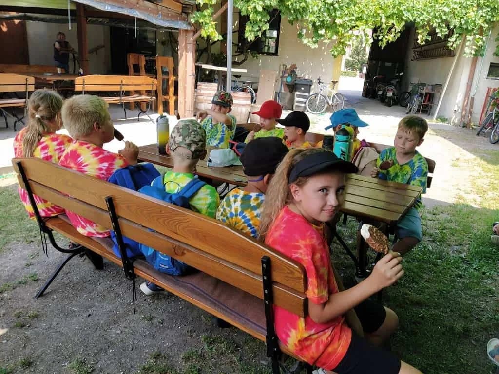 Fotografie z článku: Přívesnický tábor Malý věděc
