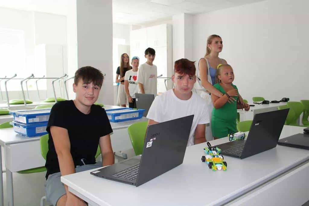 Fotografie z článku: Den otevřených dveří 7. 9. 2024 - 60. výročí školy