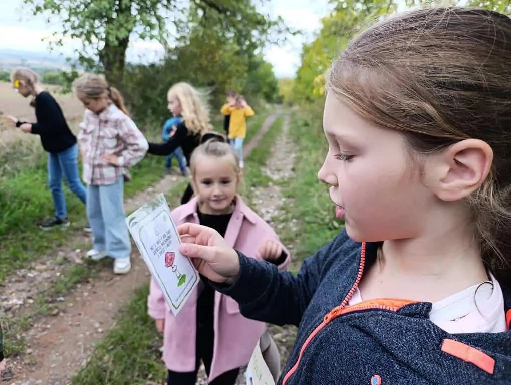 Fotografie z článku: Pohybová stezka se skřítky
