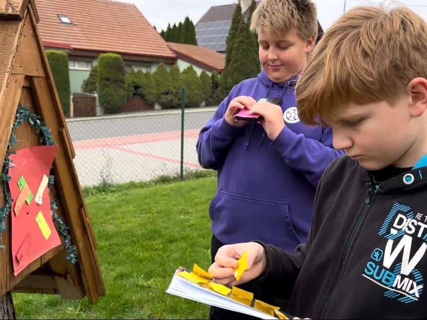 Fotografie z článku: Jak jsme se učili barvy v němčině