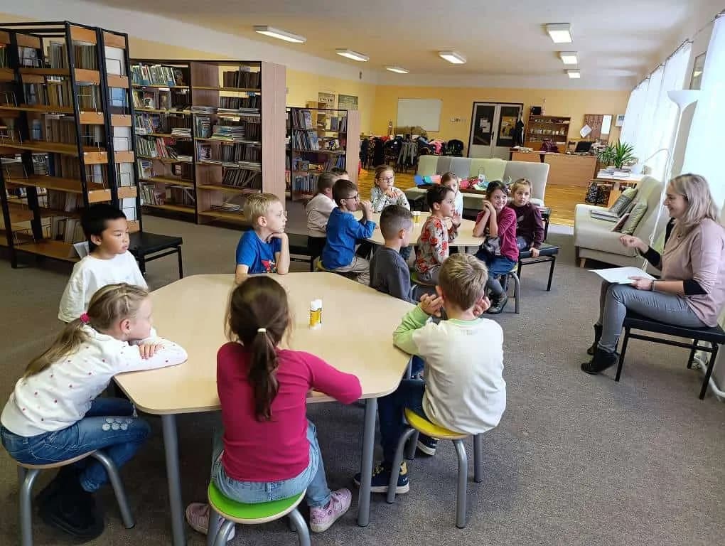 Fotografie z článku: Podzimní návštěva knihovny
