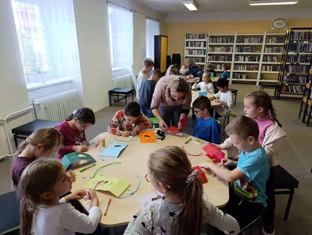 Fotografie z článku: Podzimní návštěva knihovny