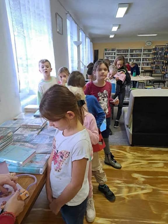 Fotografie z článku: Podzimní návštěva knihovny
