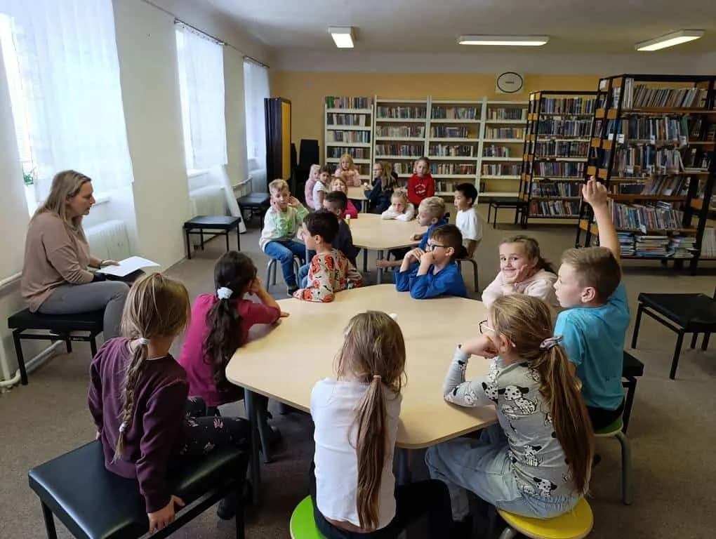 Fotografie z článku: Podzimní návštěva knihovny