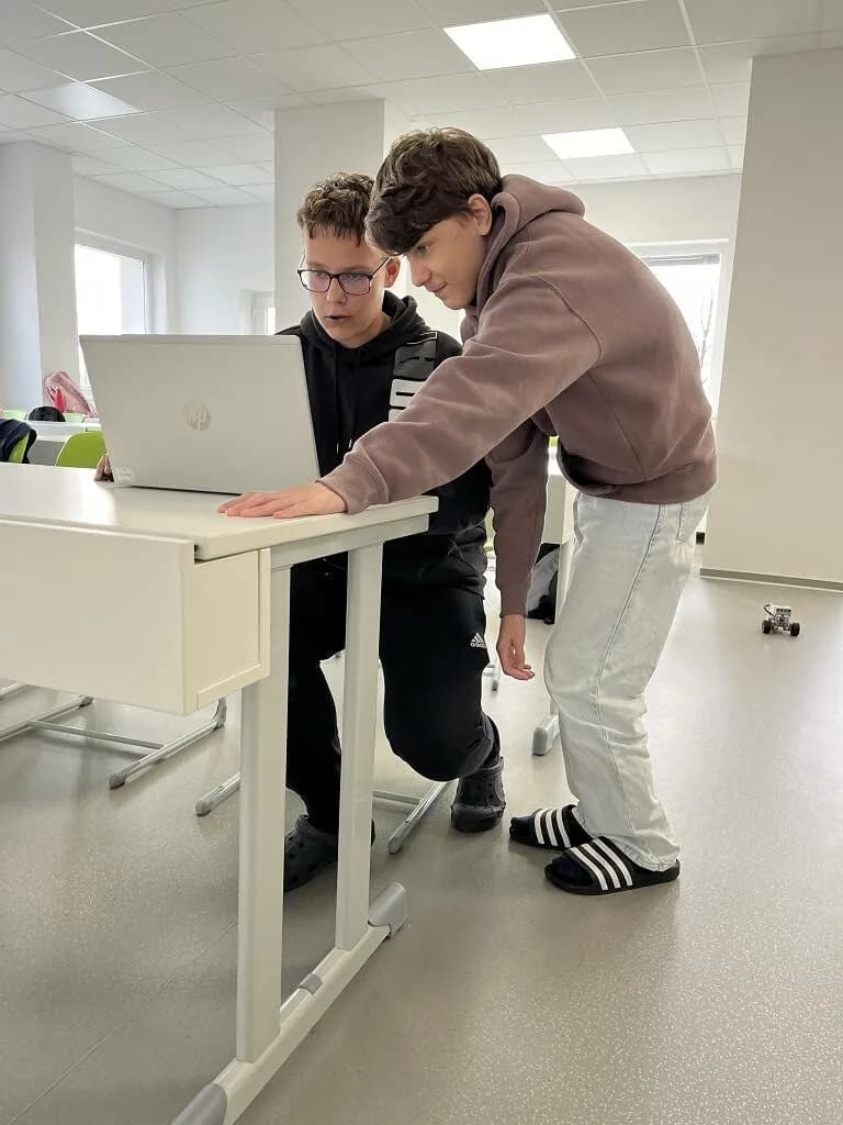 Fotografie z článku: Programování s robotickou stavebnicí Lego Mindstorms EV3