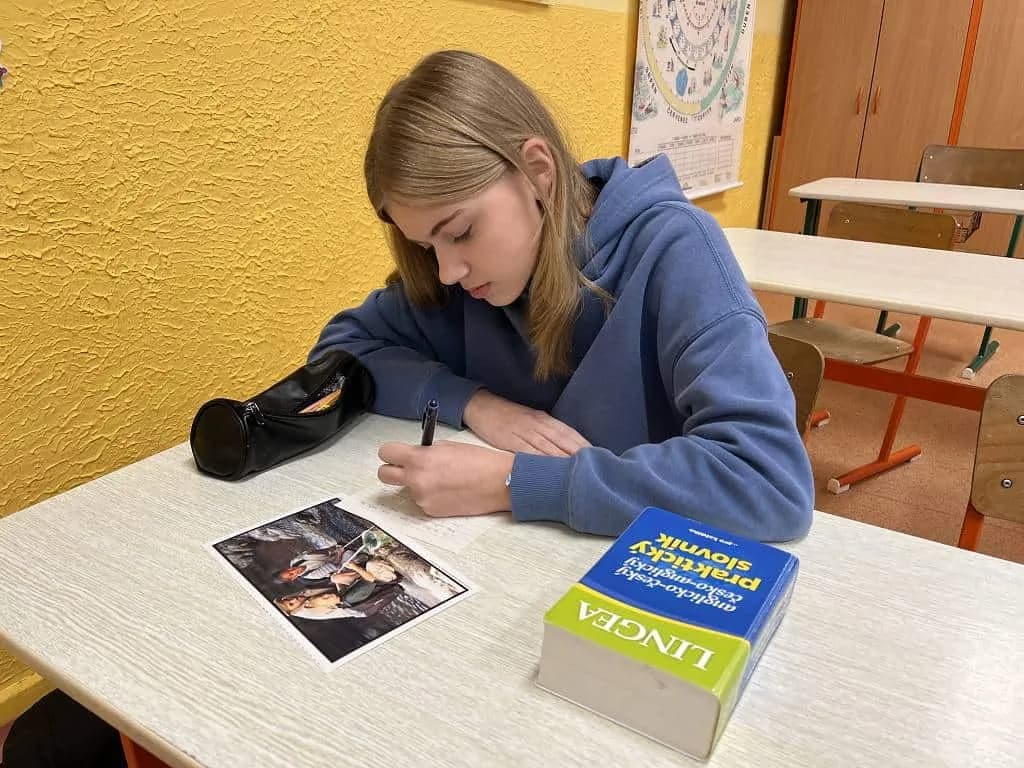 Fotografie z článku: Školní kolo Olympiády v konverzaci v anglickém jazyce