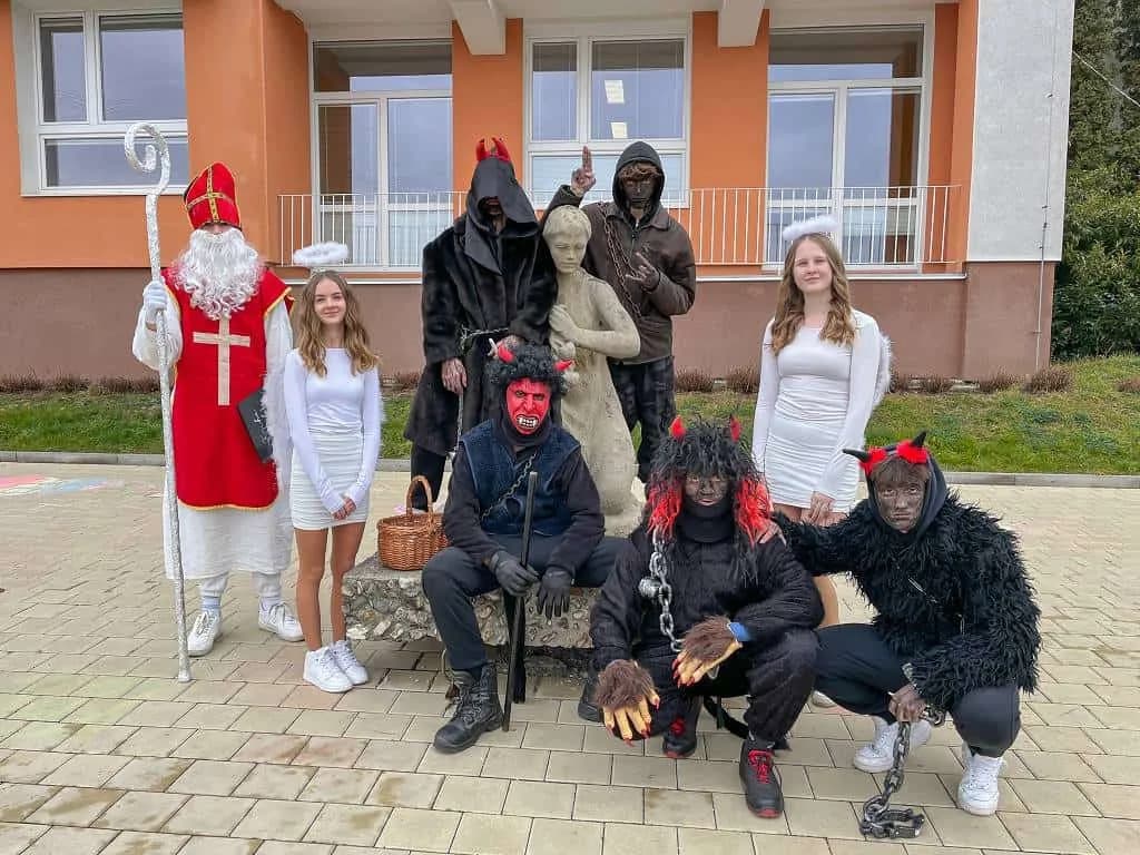 Fotografie z článku: Mikuláš v ZŠ