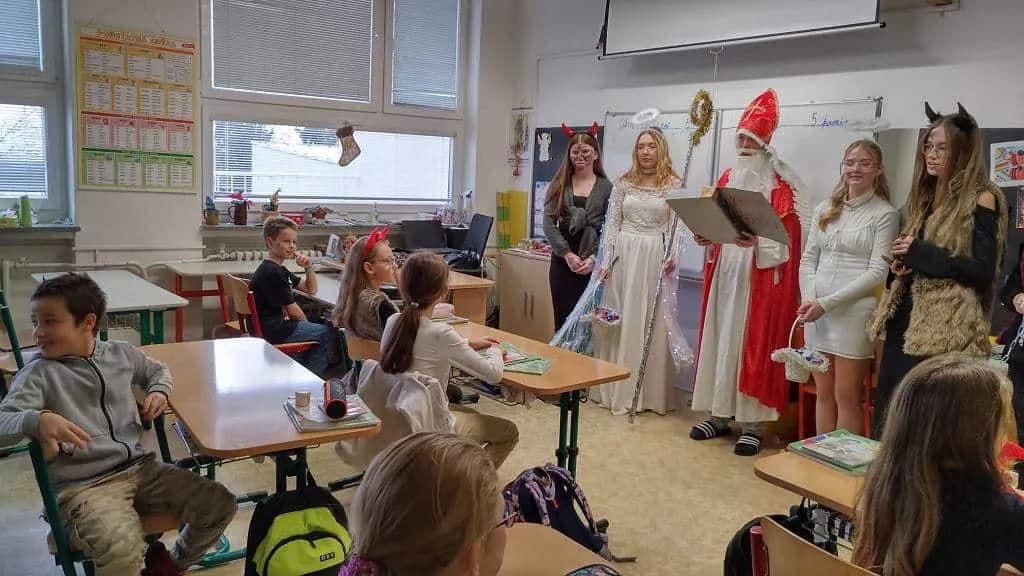 Fotografie z článku: Mikuláš v ZŠ