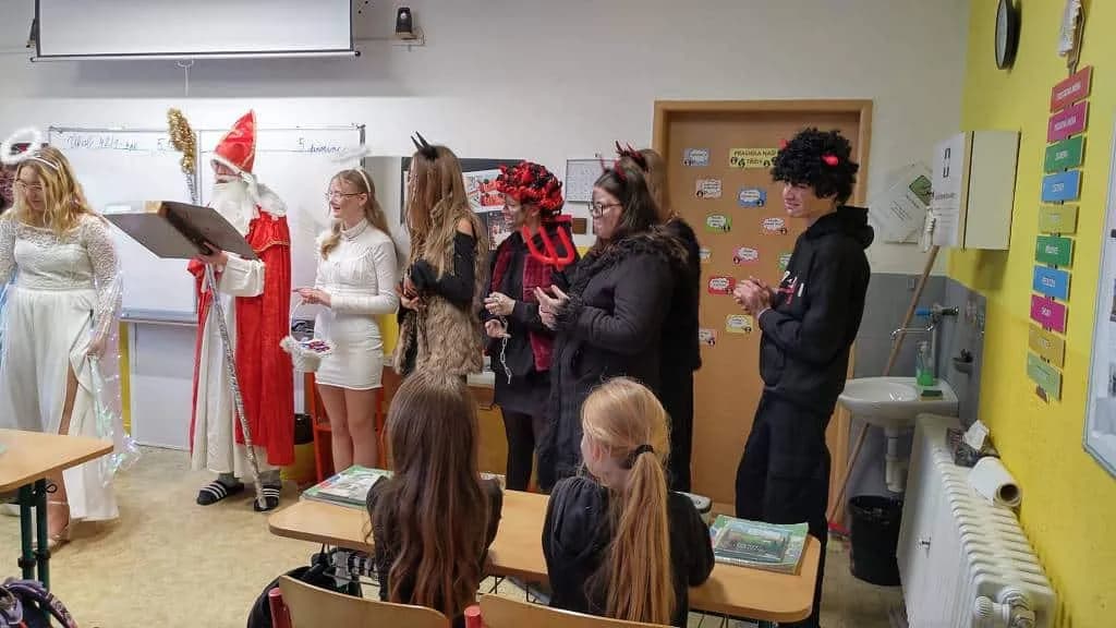 Fotografie z článku: Mikuláš v ZŠ