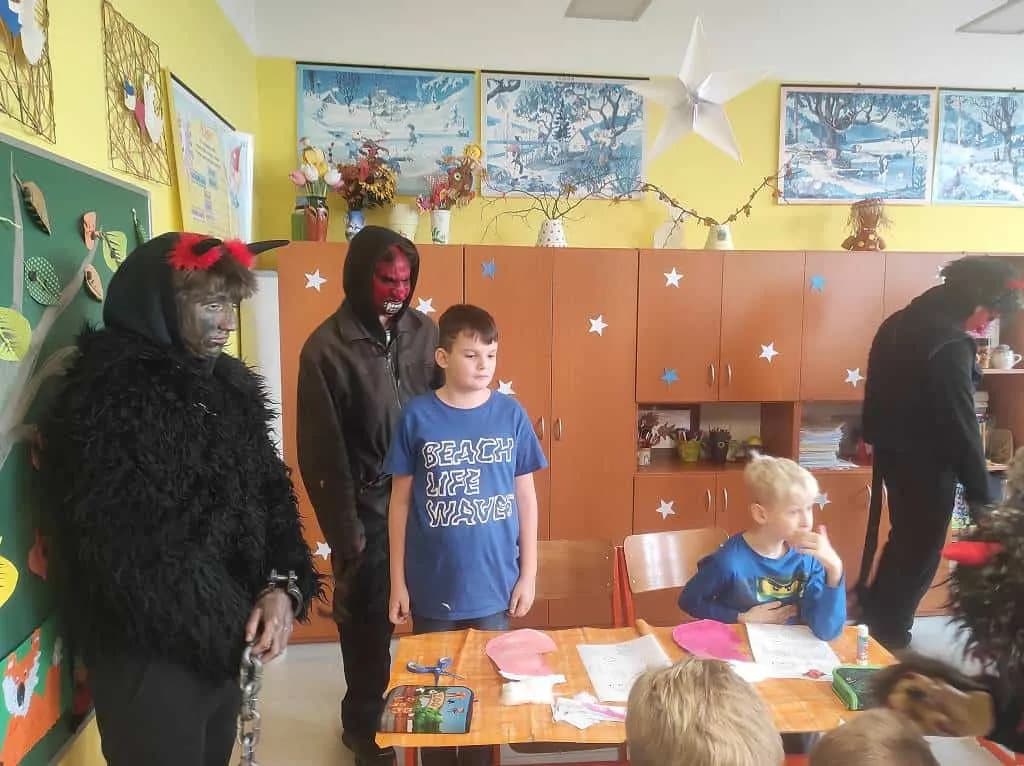 Fotografie z článku: Mikuláš v ZŠ