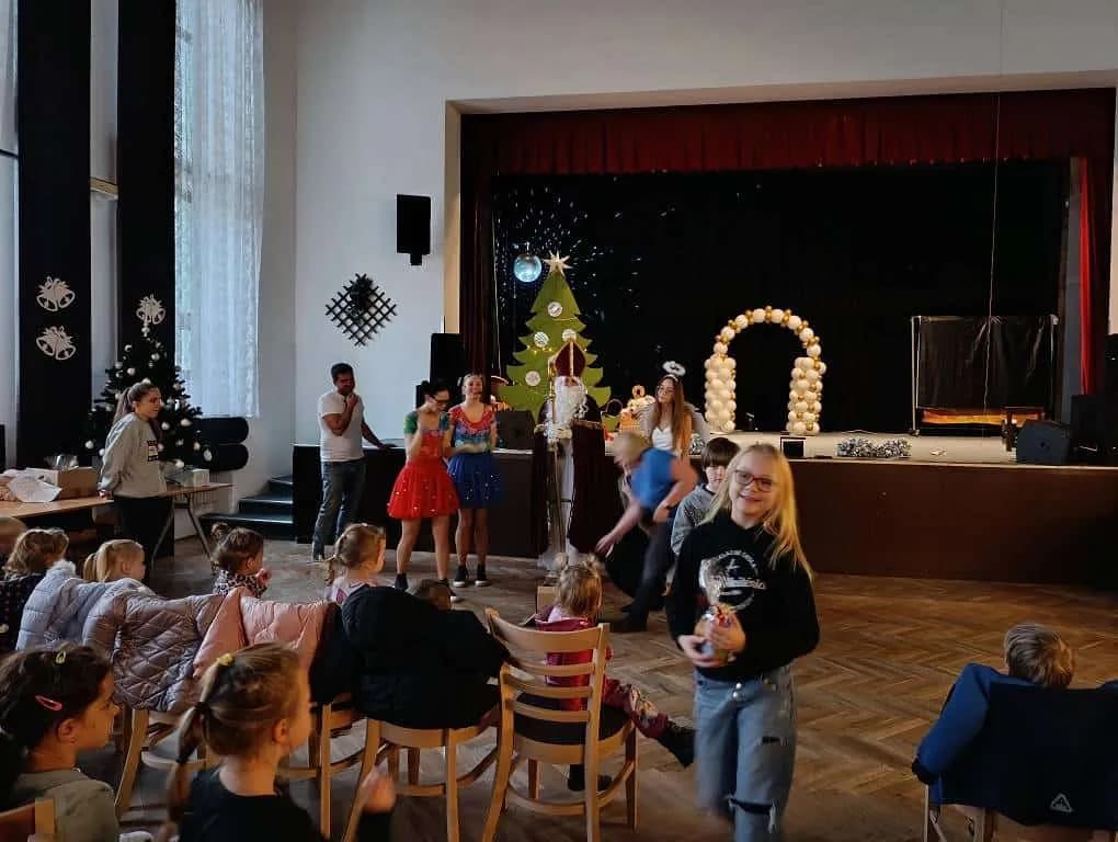Fotografie z článku: Vánoční vystoupení s Pomněnkou a Rubínkou